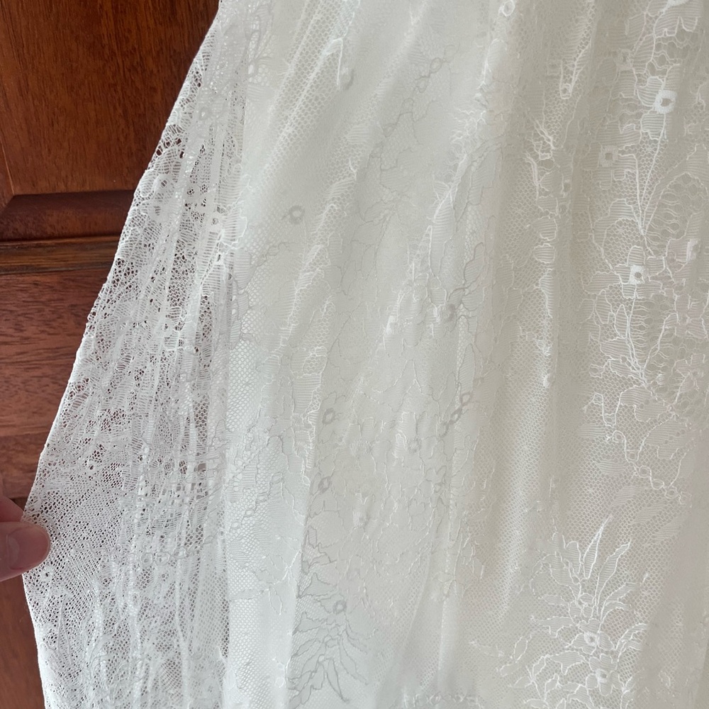 Oleg Cassini Collection Wedding Dress. Ivory in color. Size 6 - Picture 3 of 13